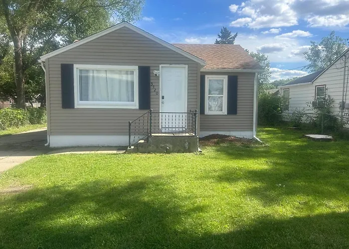 3 Bedroom House With Arcades * Rockford
