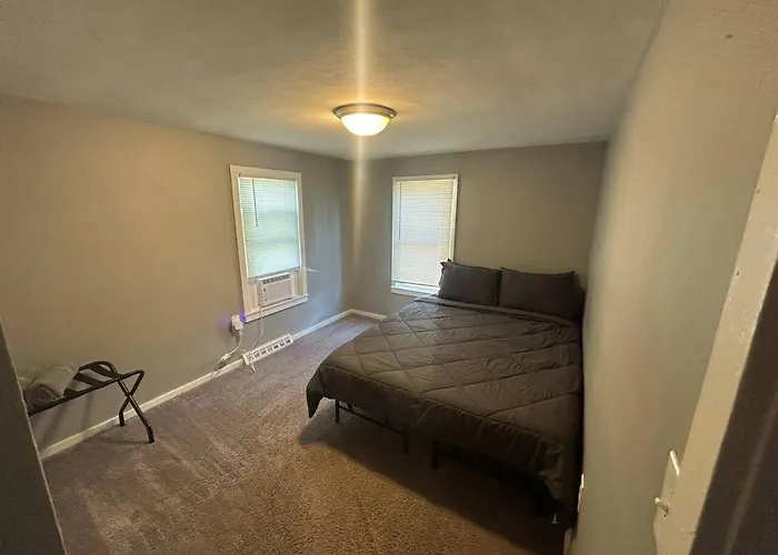 3 Bedroom House With Arcades * Rockford